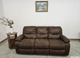 Peržiūrėti skelbimą - Verstos odos sofa su recliner funkcija